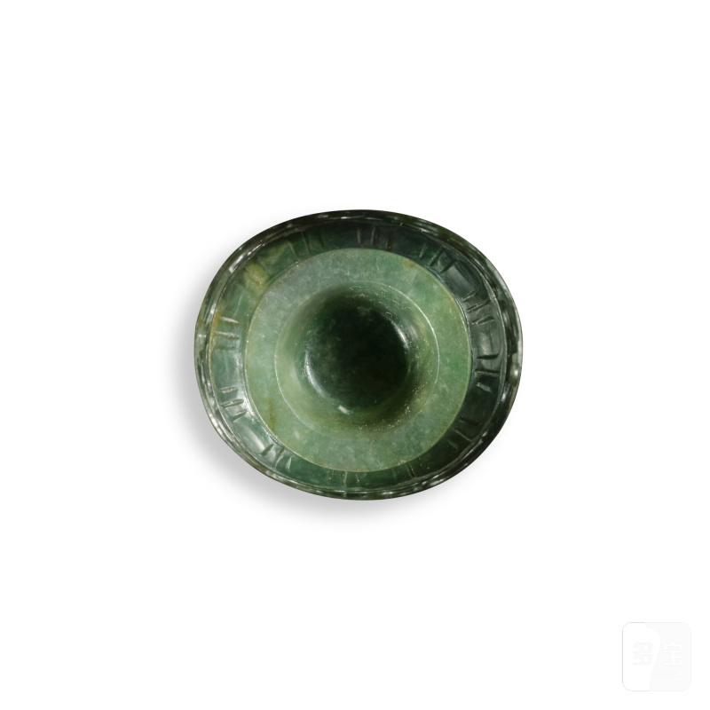 清乾隆 翠玉雕獸面紋小瓶 - 图6